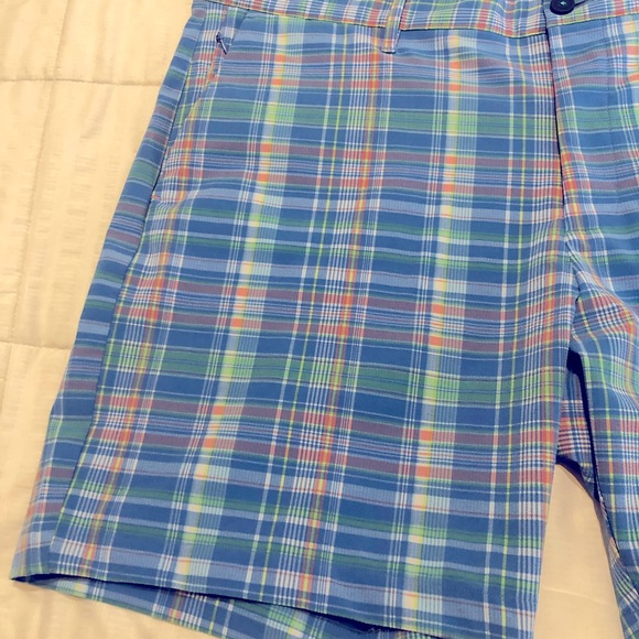 Men’s Tommy Bahama Plaid Shorts, size 42, Blue,pink, and green - Picture 4 of 10